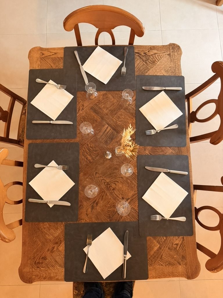 Table dressée vue du dessus
